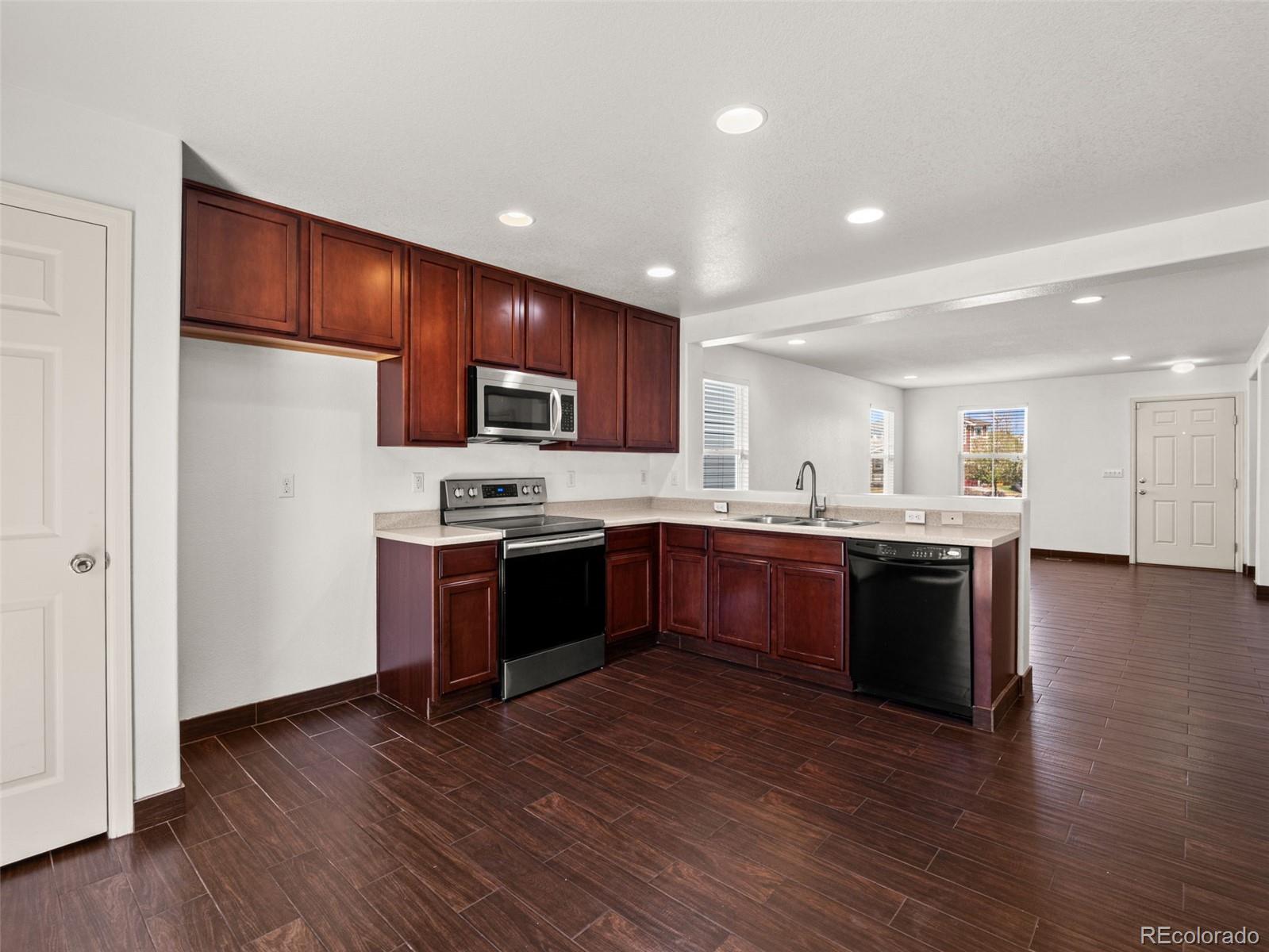 MLS Image #8 for 5383  lewiston street,denver, Colorado