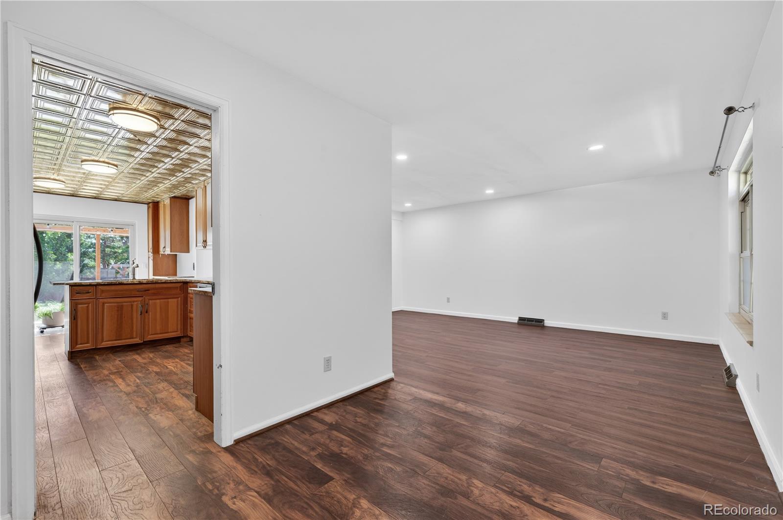 MLS Image #3 for 1550 s oakland street,aurora, Colorado