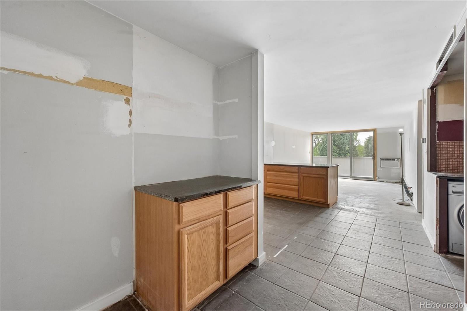 MLS Image #3 for 799  dahlia street 601,denver, Colorado