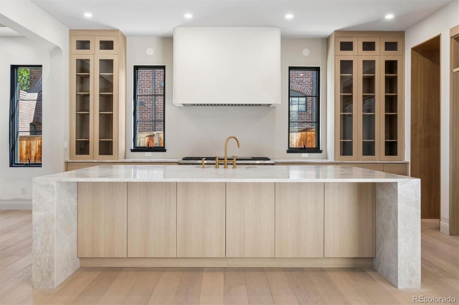 MLS Image #2 for 832 s milwaukee street,denver, Colorado