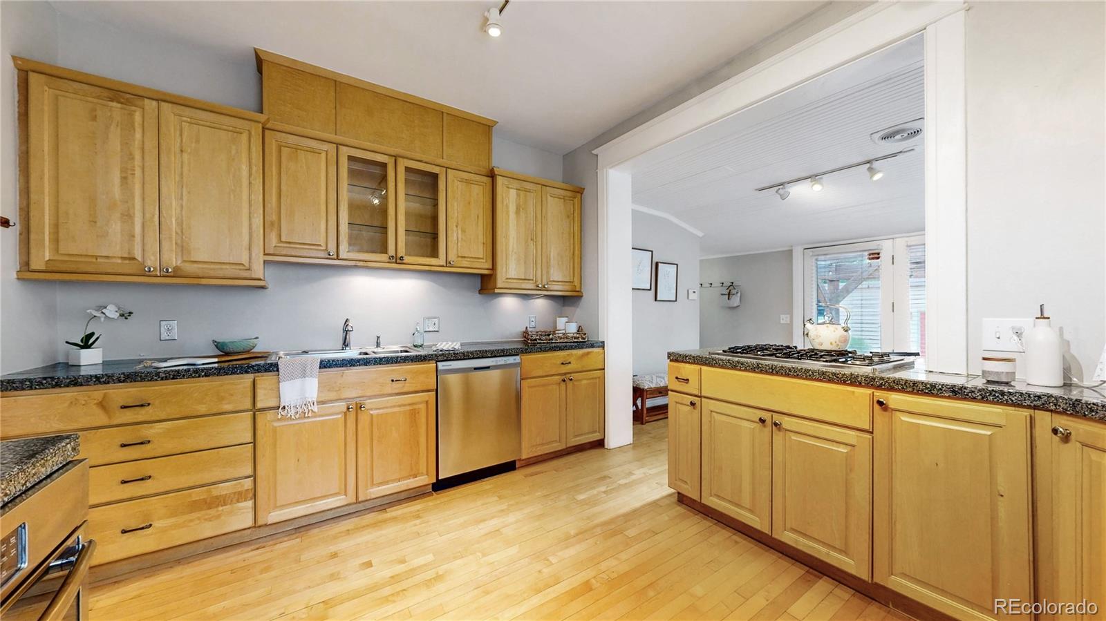 MLS Image #9 for 218 s emerson street,denver, Colorado