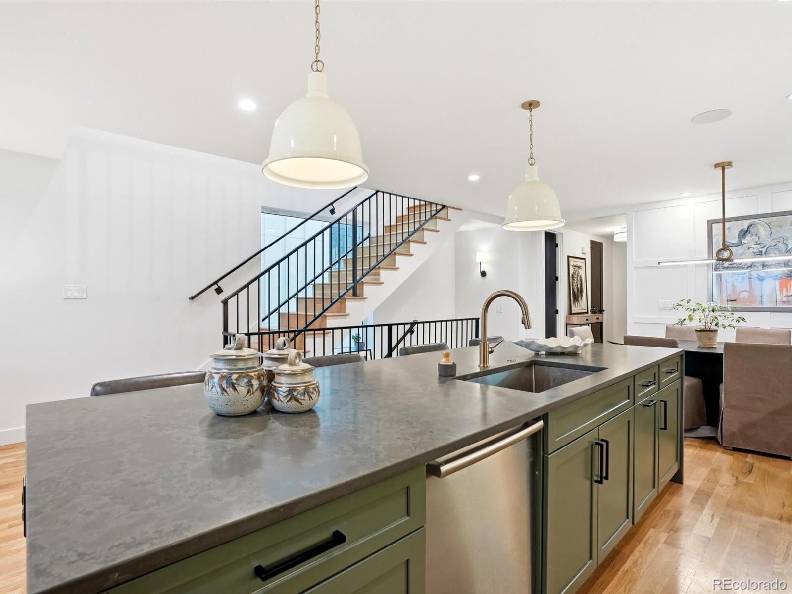 MLS Image #10 for 2011 n gaylord street,denver, Colorado