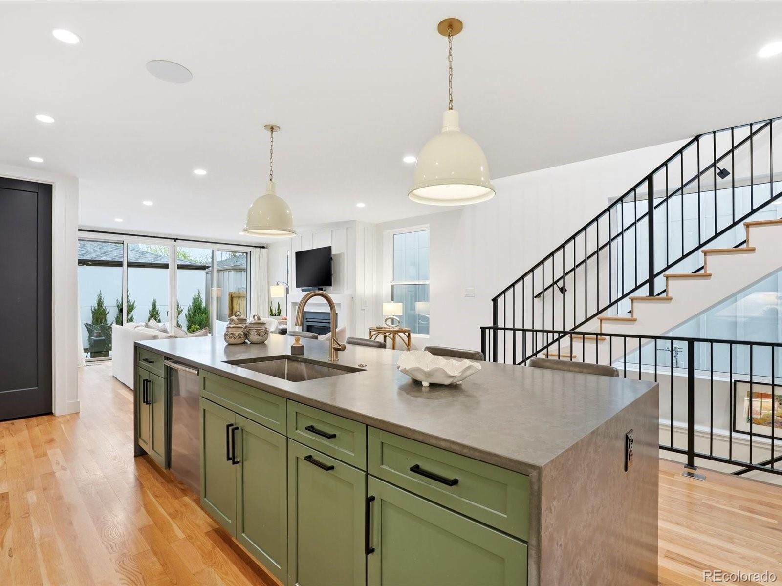 MLS Image #12 for 2011 n gaylord street,denver, Colorado