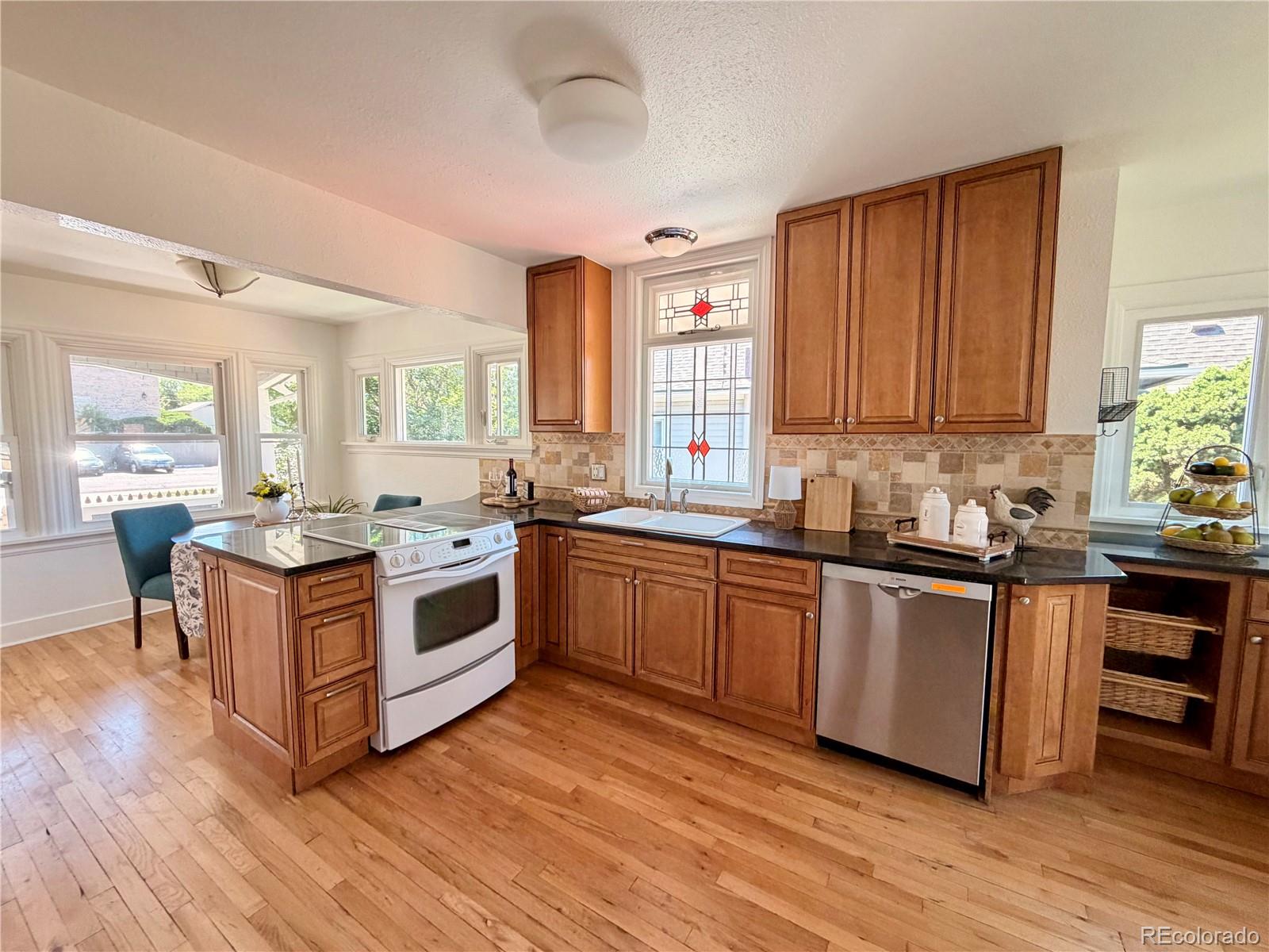 MLS Image #9 for 3355 s grant street,englewood, Colorado