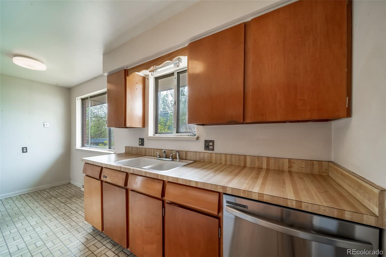 MLS Image #10 for 10330 w 60th avenue,arvada, Colorado