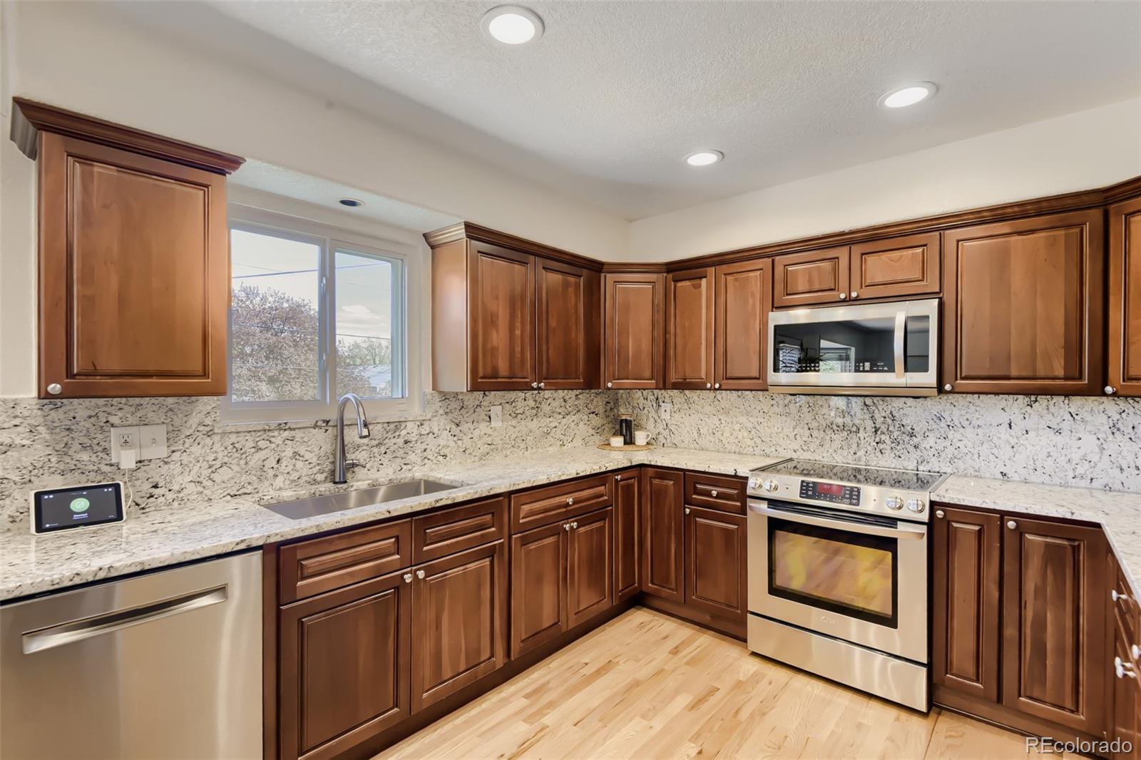 MLS Image #10 for 3038 s akron court,denver, Colorado