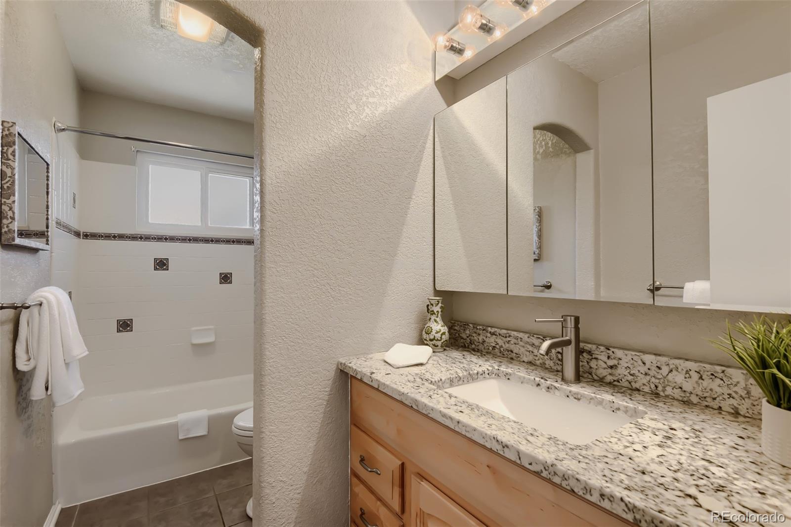 MLS Image #19 for 3038 s akron court,denver, Colorado