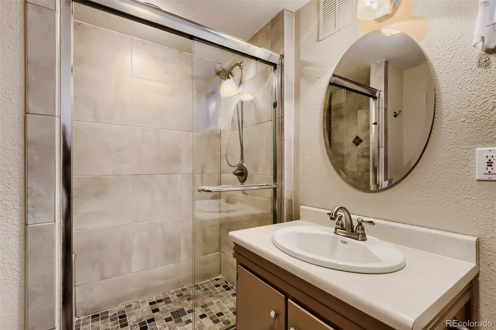 MLS Image #22 for 3038 s akron court,denver, Colorado