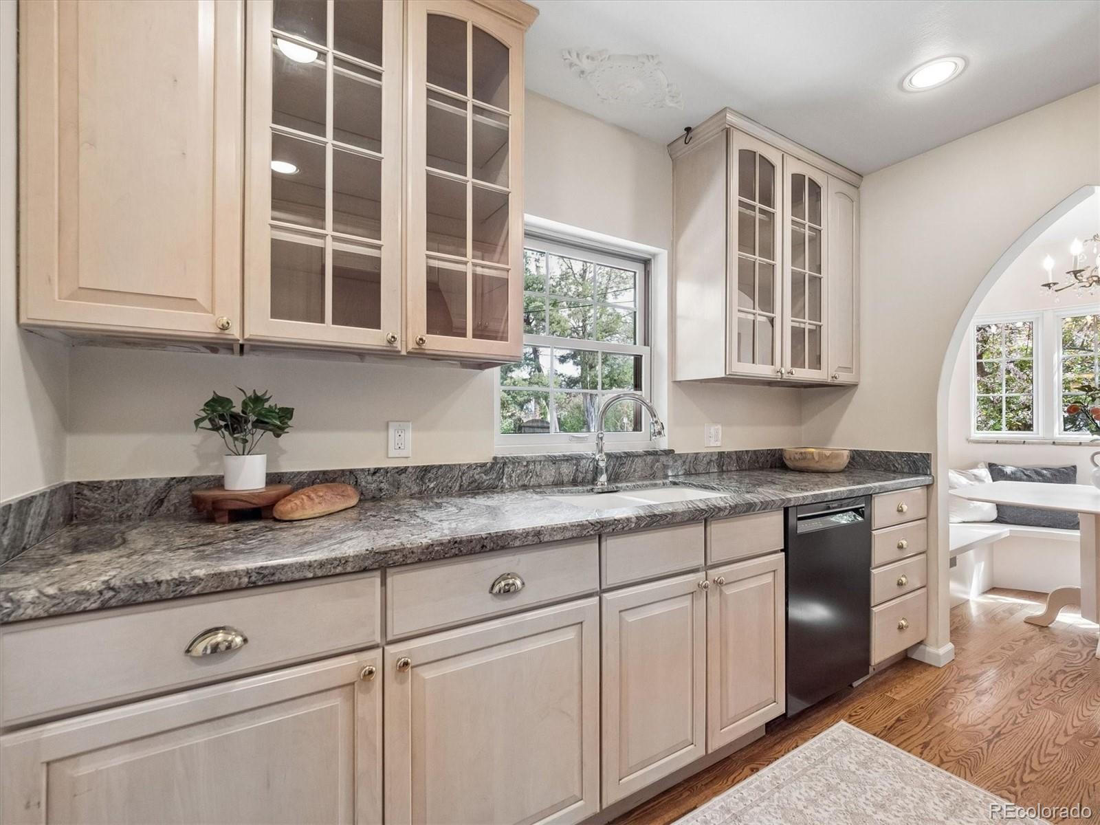 MLS Image #13 for 2300  leyden street,denver, Colorado