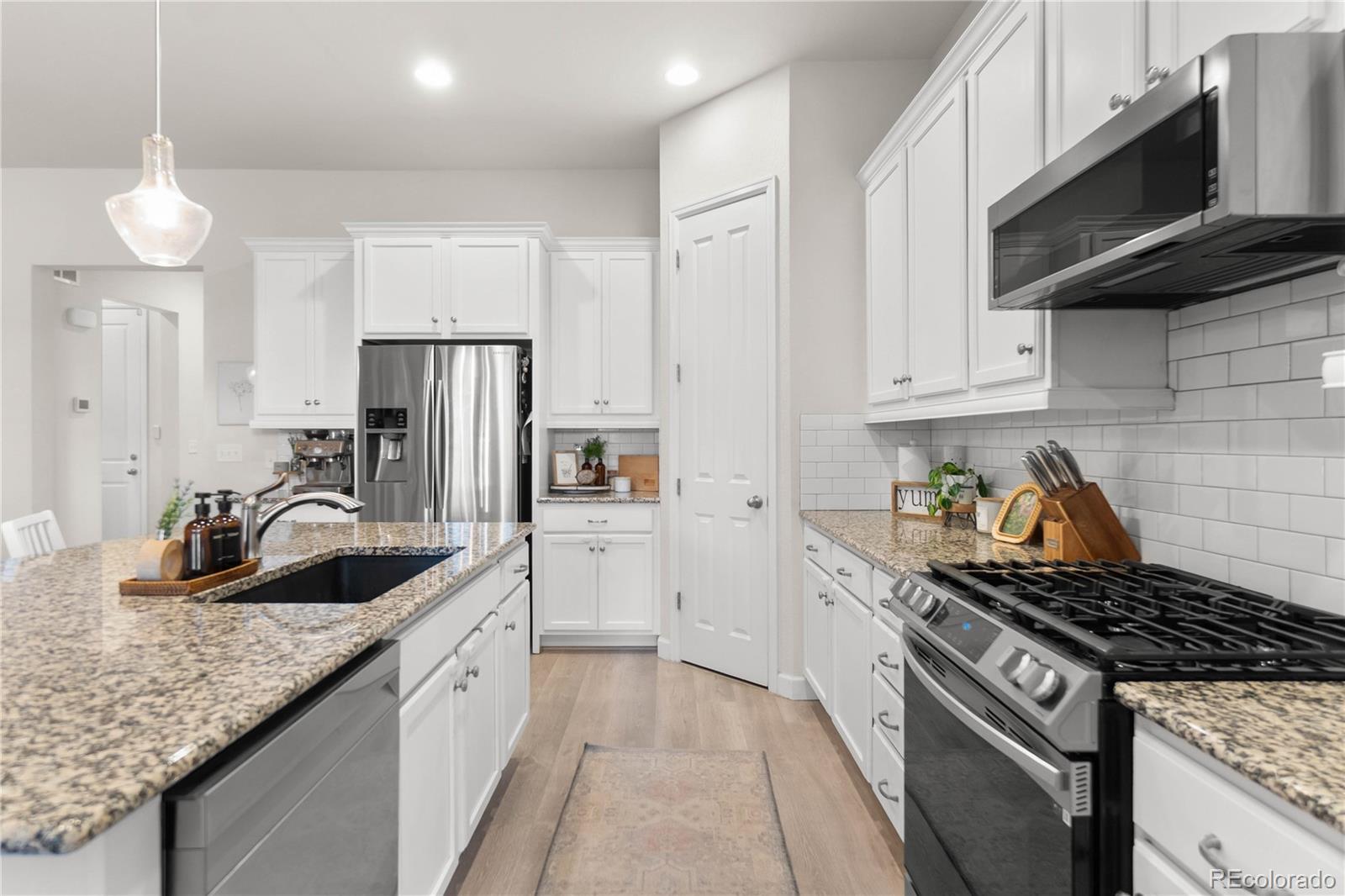 MLS Image #14 for 32 n jackson gap way,aurora, Colorado