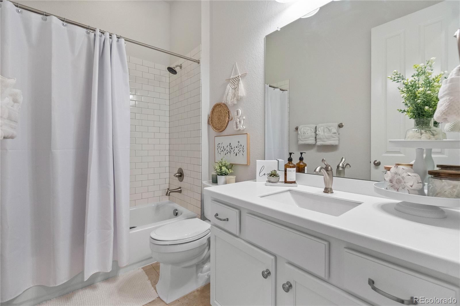 MLS Image #6 for 32 n jackson gap way,aurora, Colorado