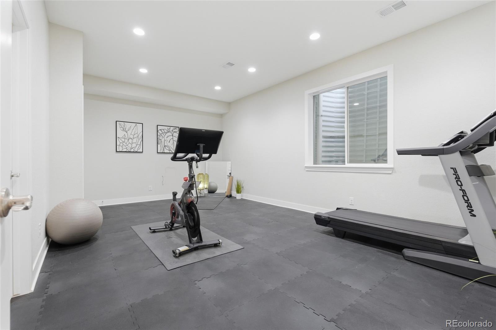 MLS Image #38 for 1156 s lincoln street,denver, Colorado