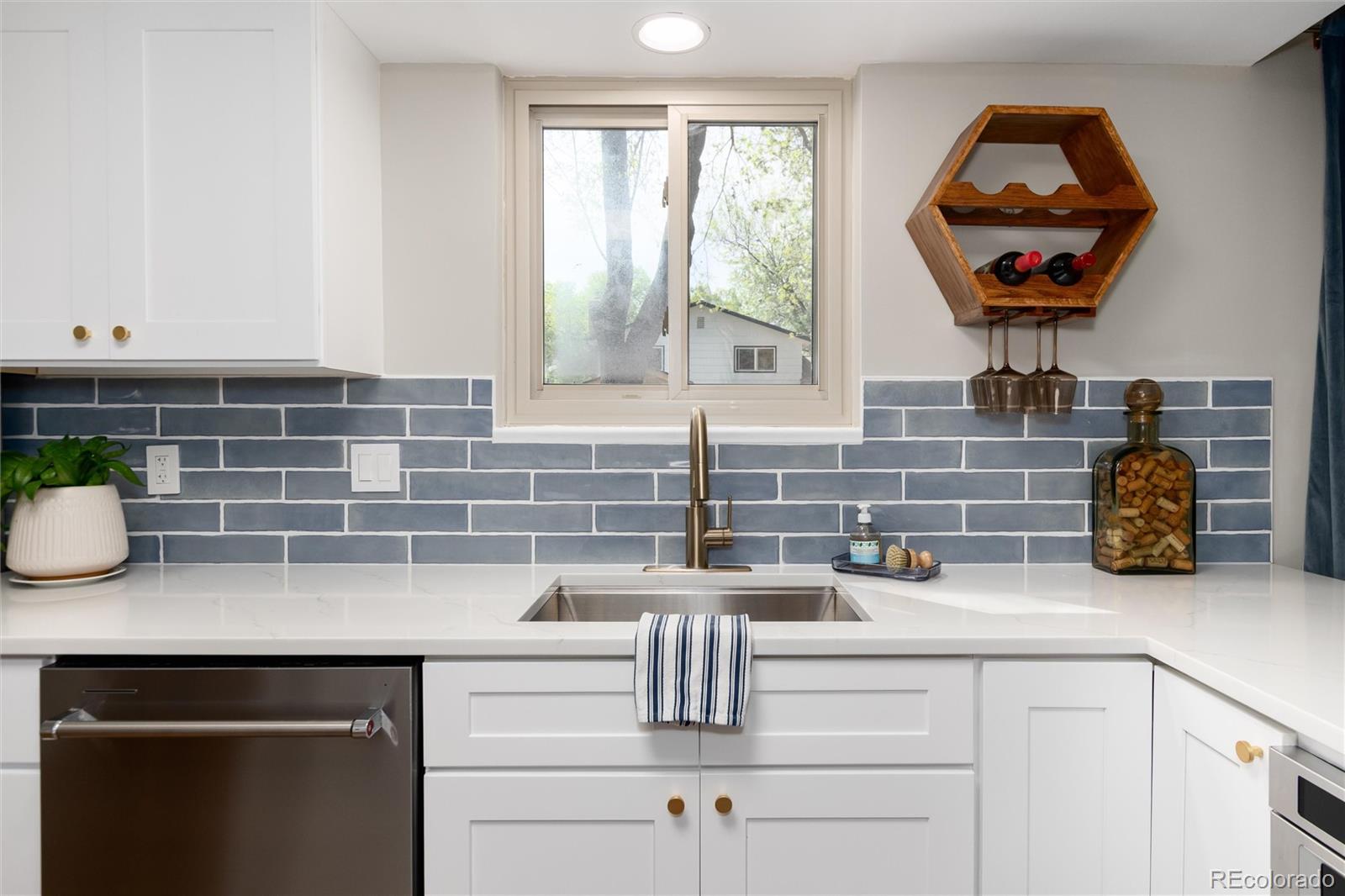 MLS Image #14 for 7047  cole court,arvada, Colorado