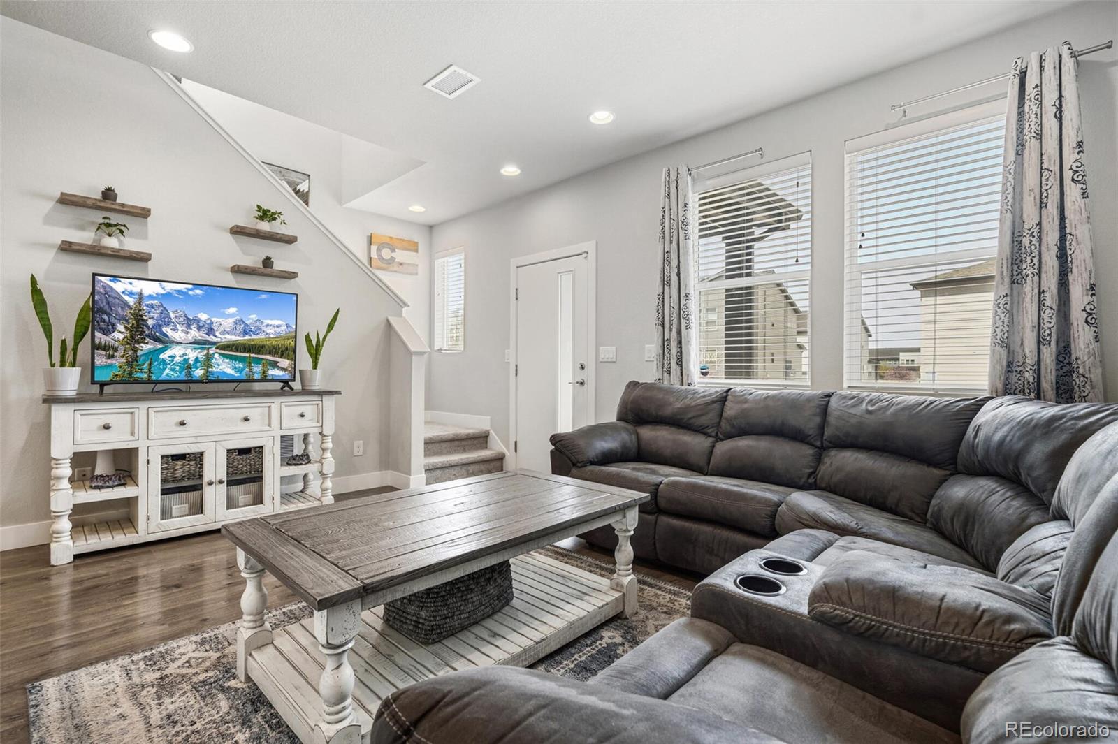 MLS Image #5 for 16282 e 47th place ,denver, Colorado