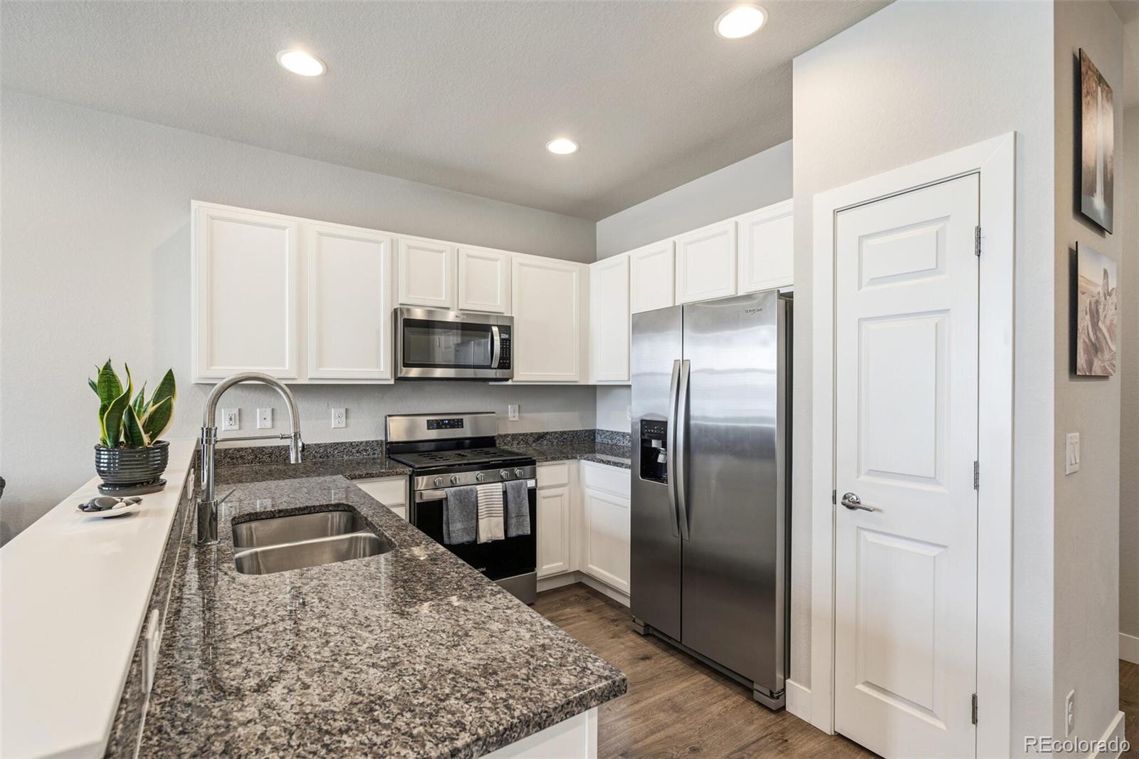 MLS Image #7 for 16282 e 47th place ,denver, Colorado
