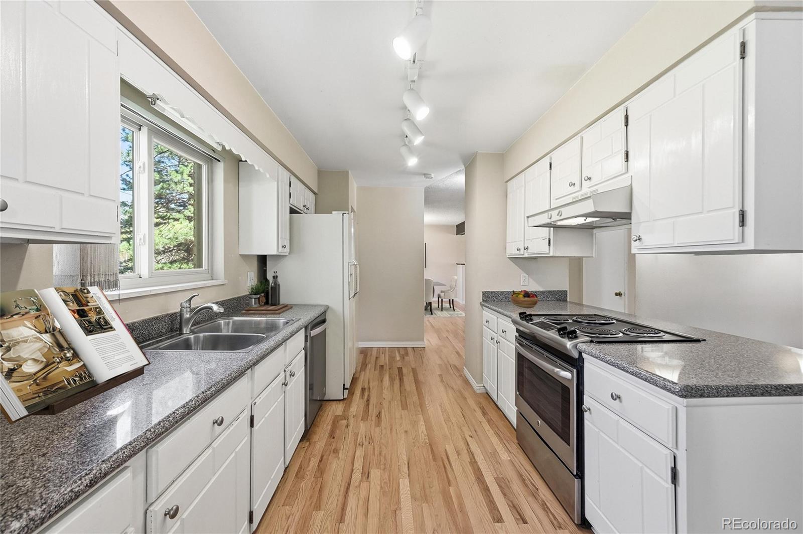 MLS Image #7 for 7781 e easter place,centennial, Colorado