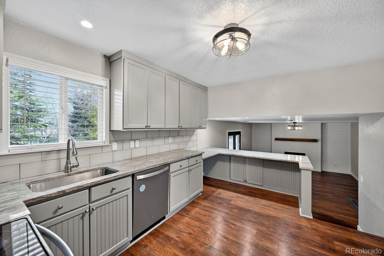 MLS Image #5 for 7303 s vance street,littleton, Colorado