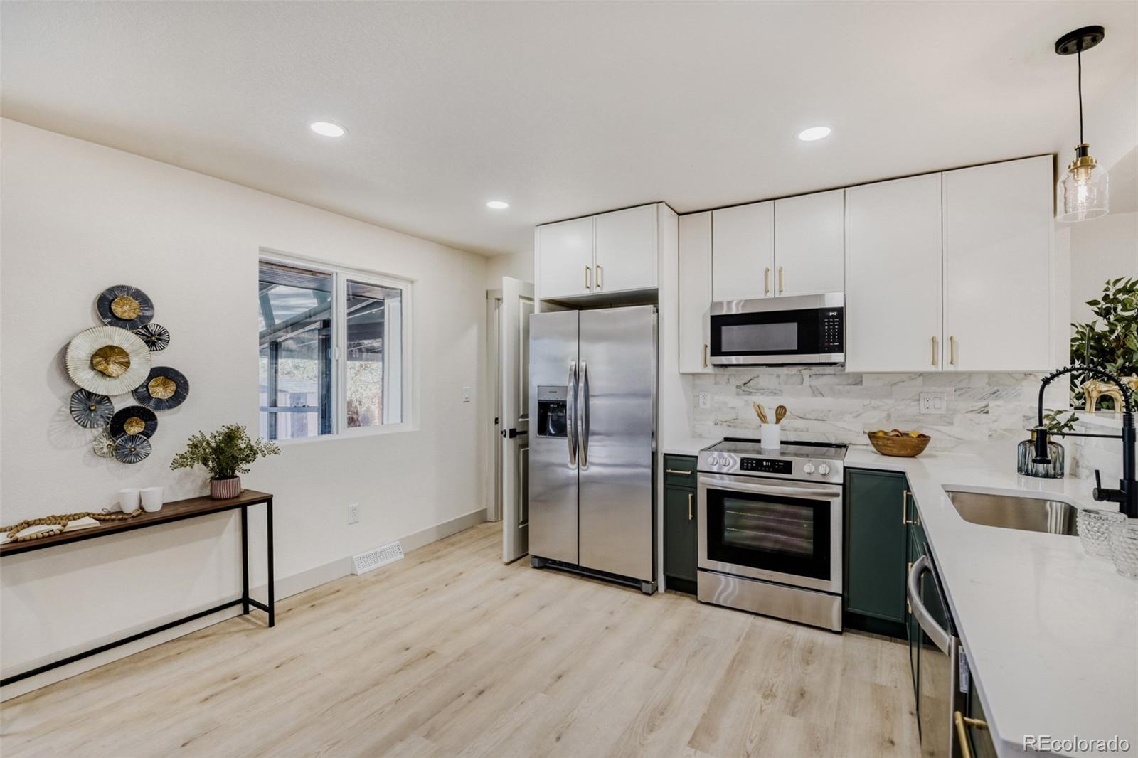 MLS Image #10 for 900  essex drive,denver, Colorado