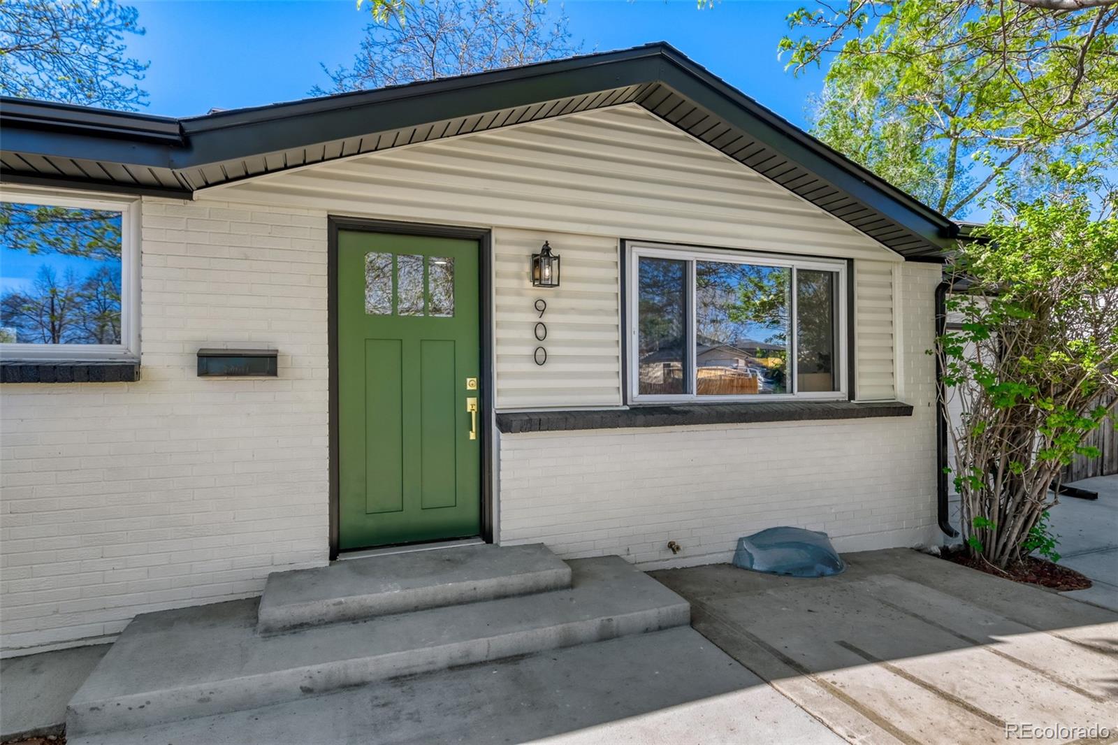 MLS Image #2 for 900  essex drive,denver, Colorado