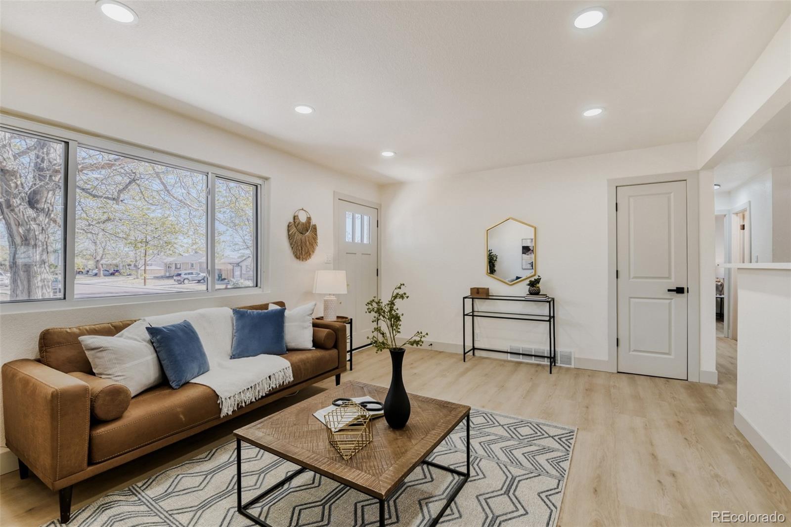 MLS Image #4 for 900  essex drive,denver, Colorado