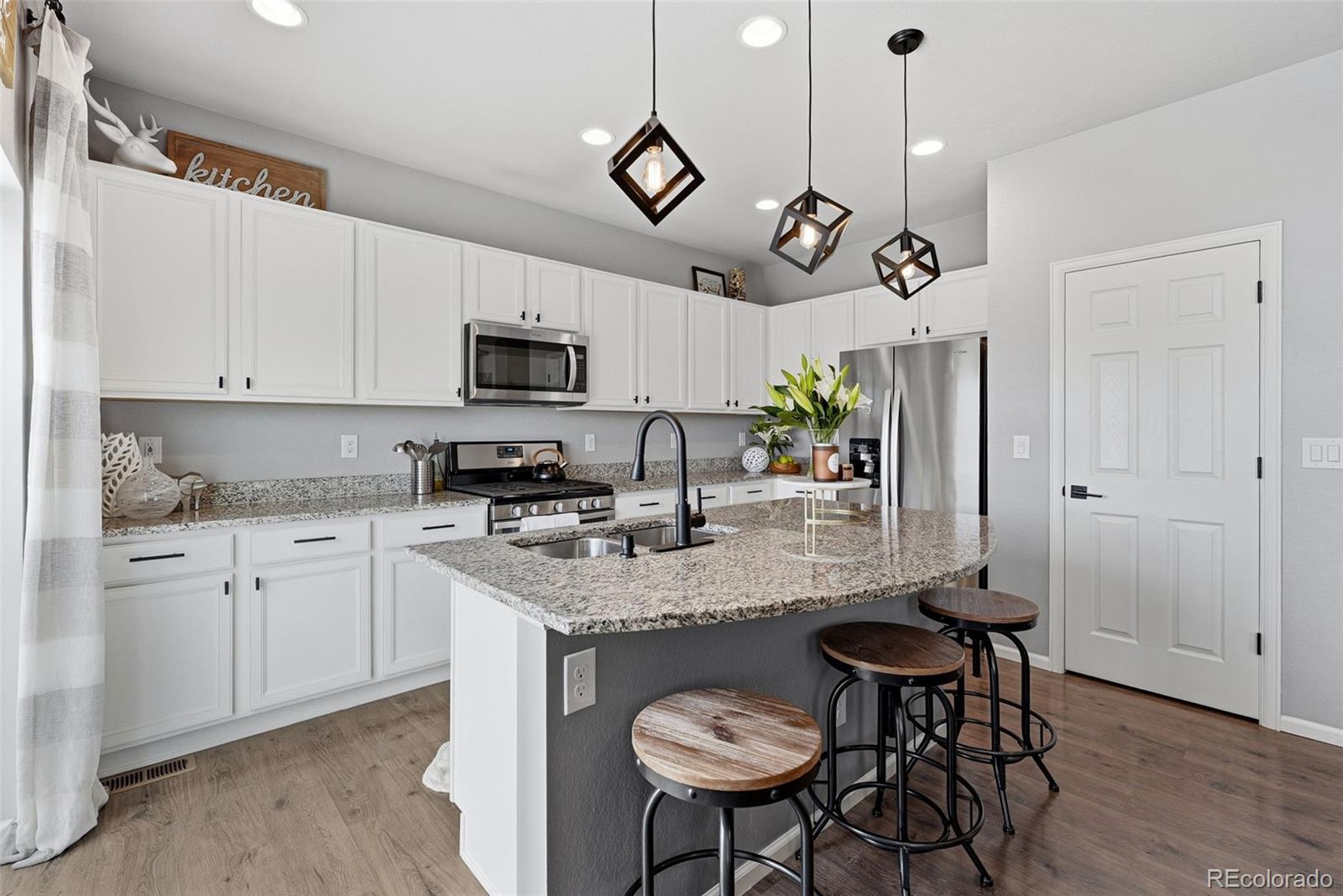 MLS Image #11 for 15723 e warner drive,denver, Colorado