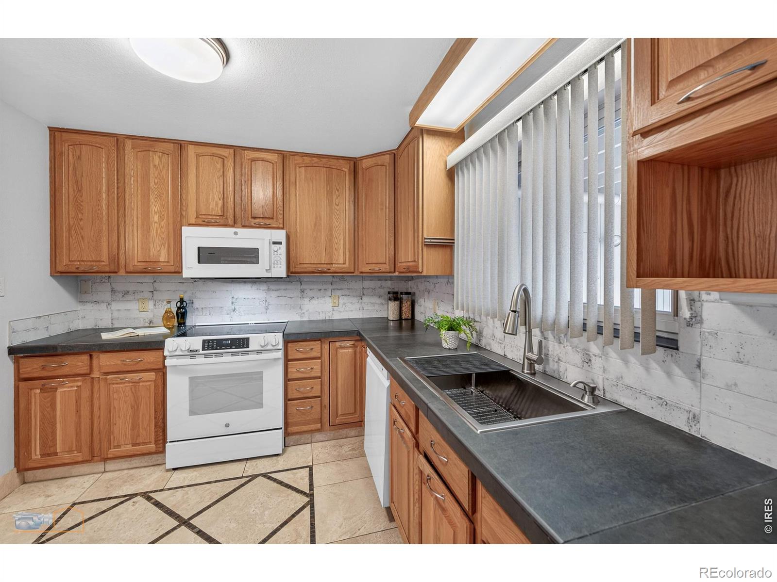 MLS Image #10 for 1462  greenbriar boulevard,boulder, Colorado