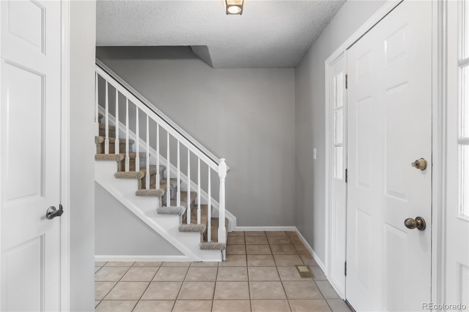 MLS Image #2 for 10084 w geddes circle,littleton, Colorado