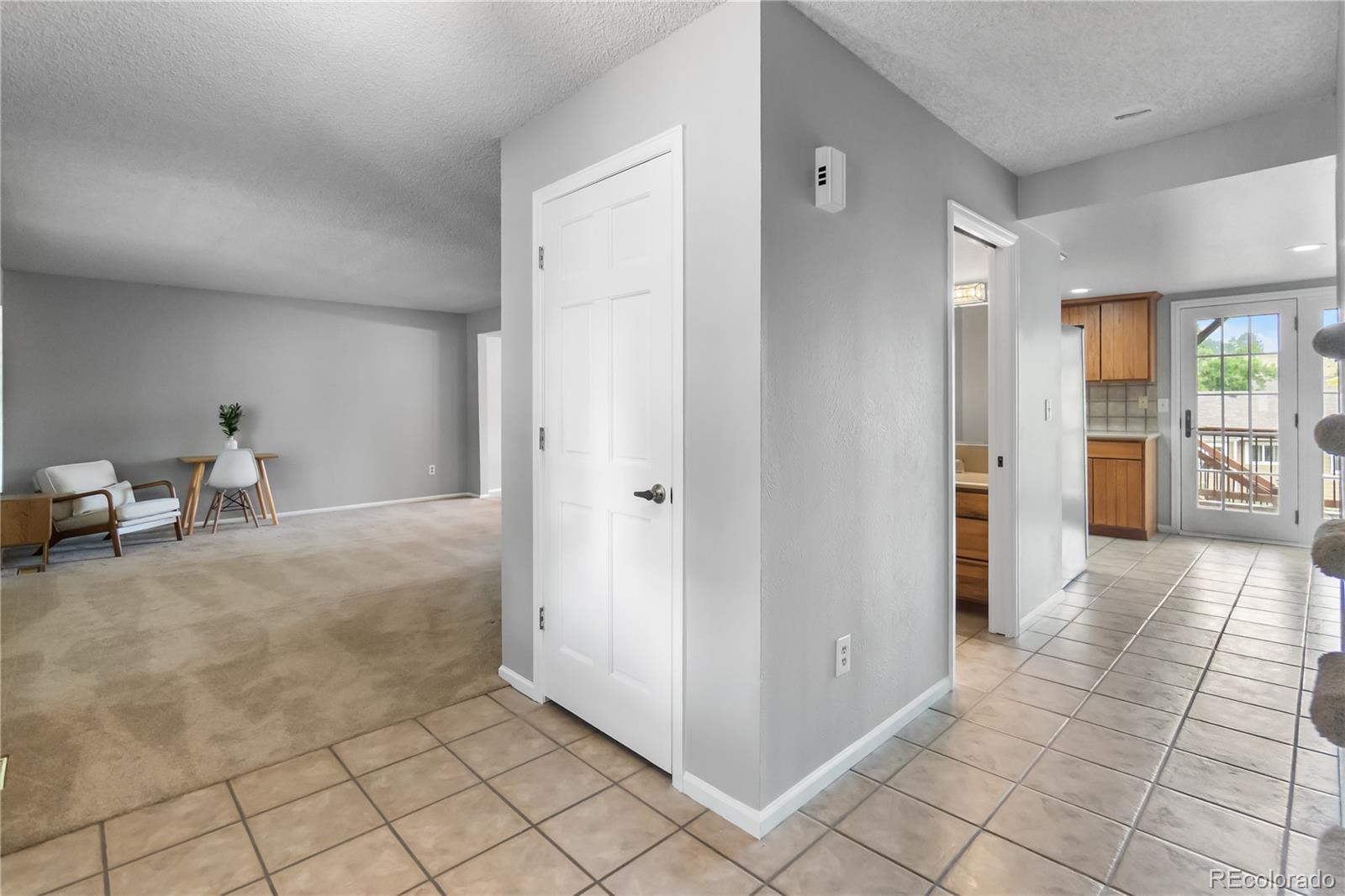 MLS Image #3 for 10084 w geddes circle,littleton, Colorado