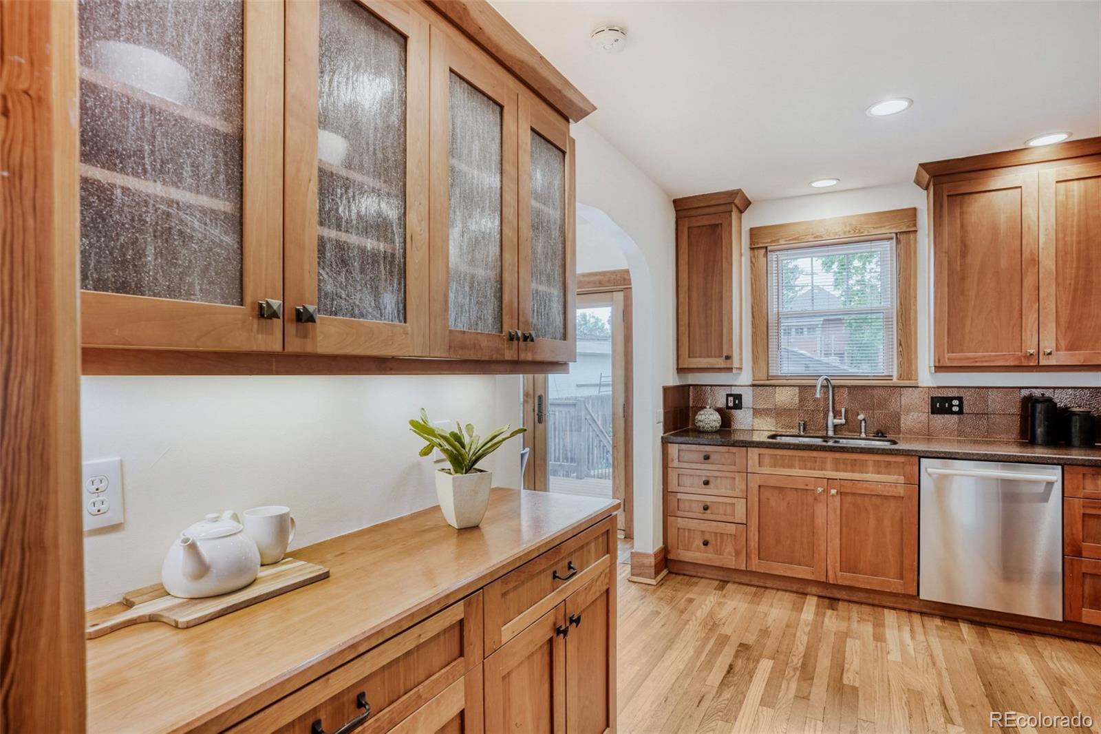 MLS Image #11 for 550 n ogden street,denver, Colorado