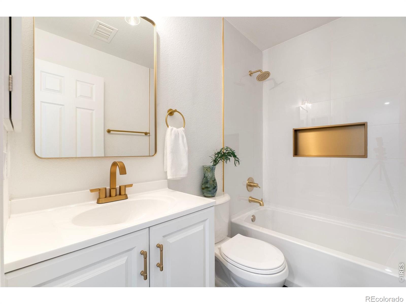MLS Image #18 for 5761  ceylon street ,denver, Colorado