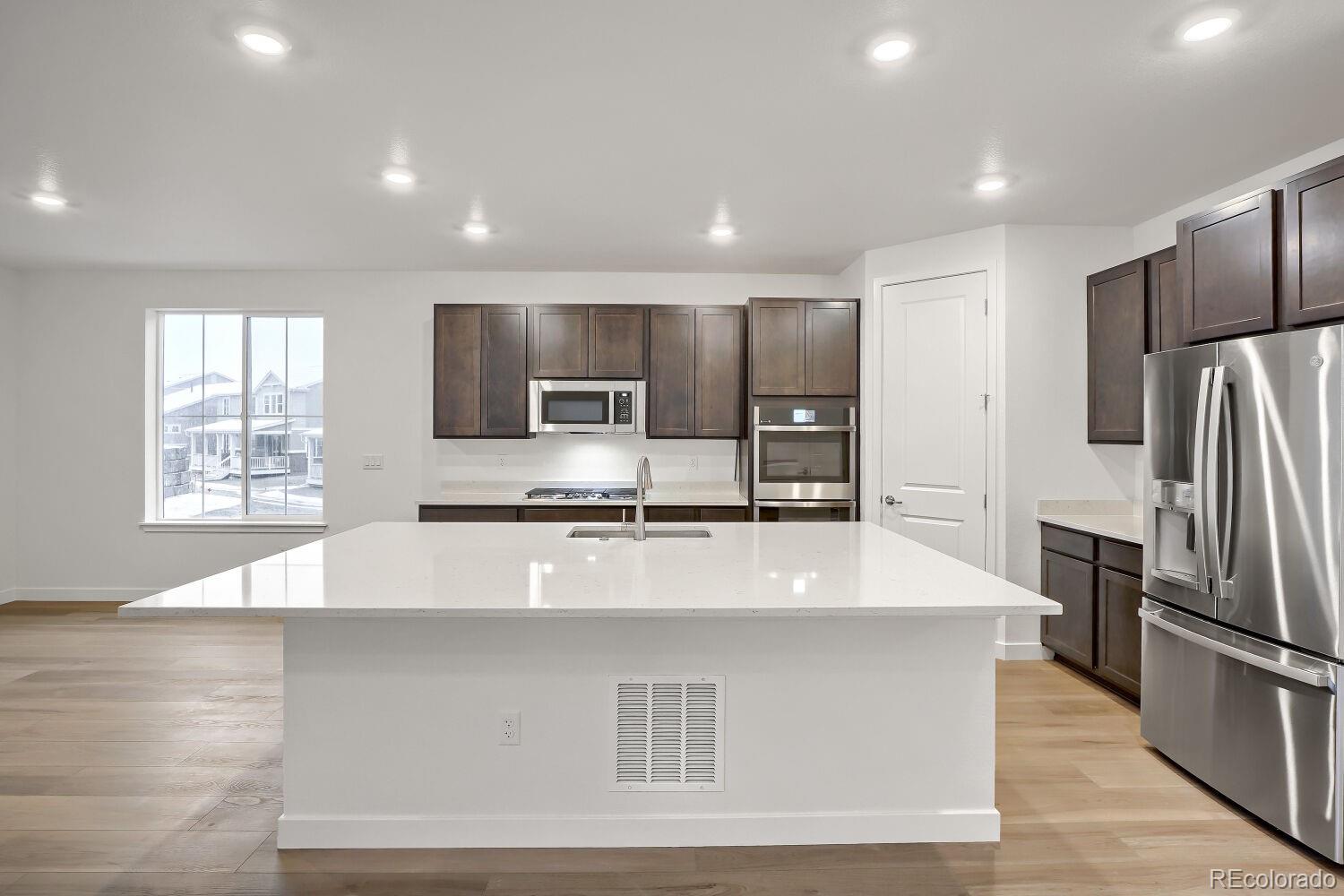 MLS Image #3 for 24704 e kettle court,aurora, Colorado
