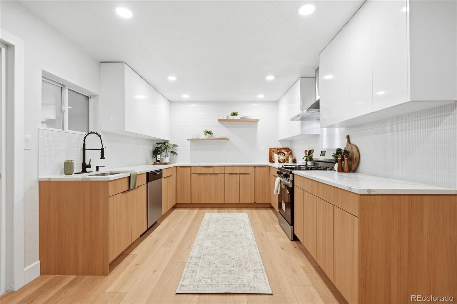 MLS Image #11 for 824 s quivas street,denver, Colorado