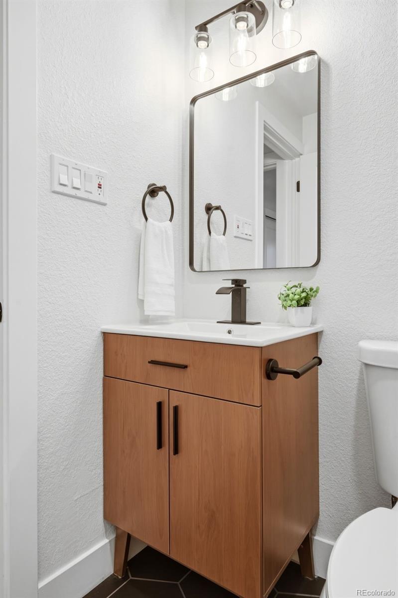 MLS Image #28 for 824 s quivas street,denver, Colorado