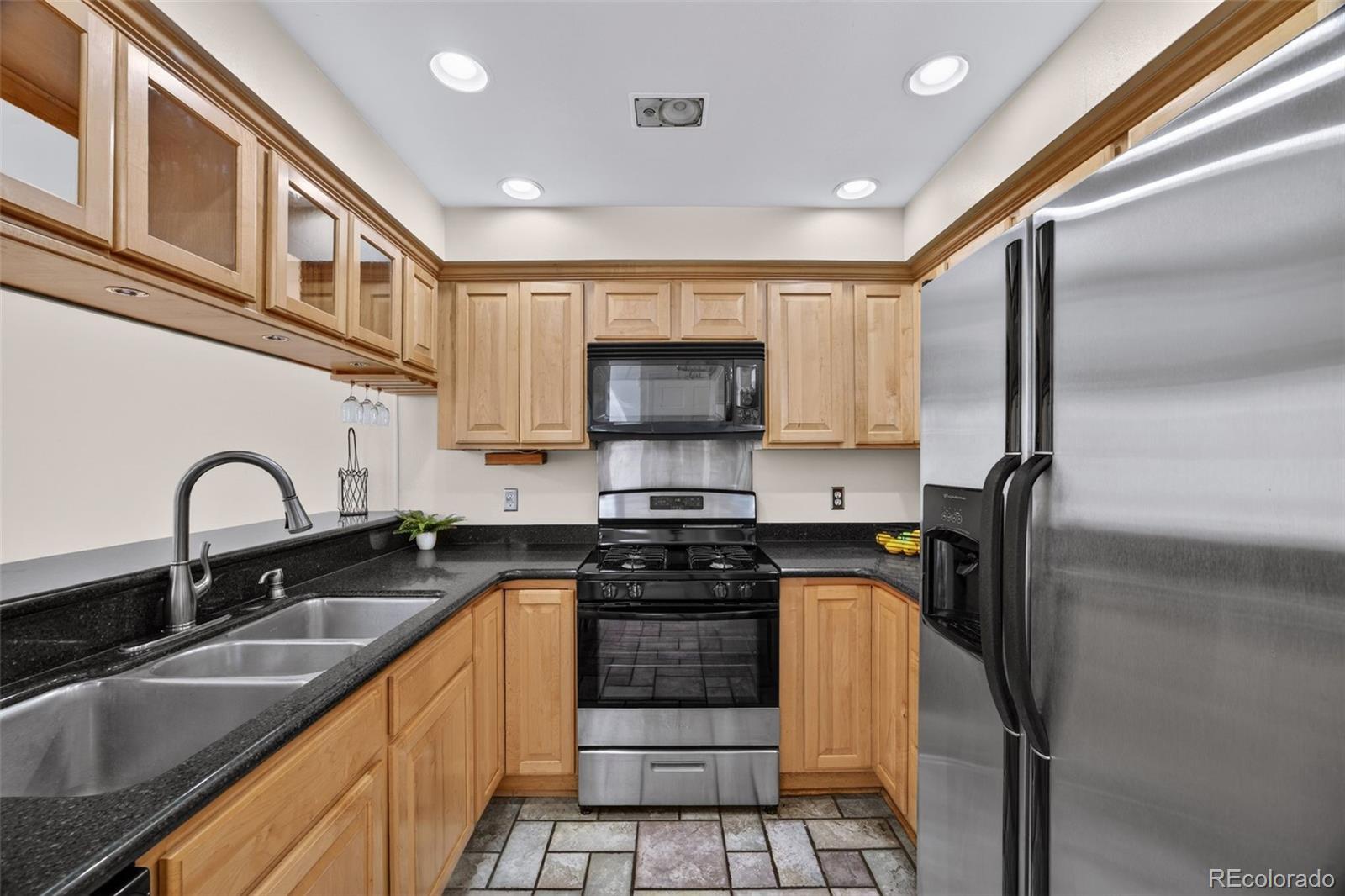 MLS Image #14 for 1990 s helena street e,aurora, Colorado