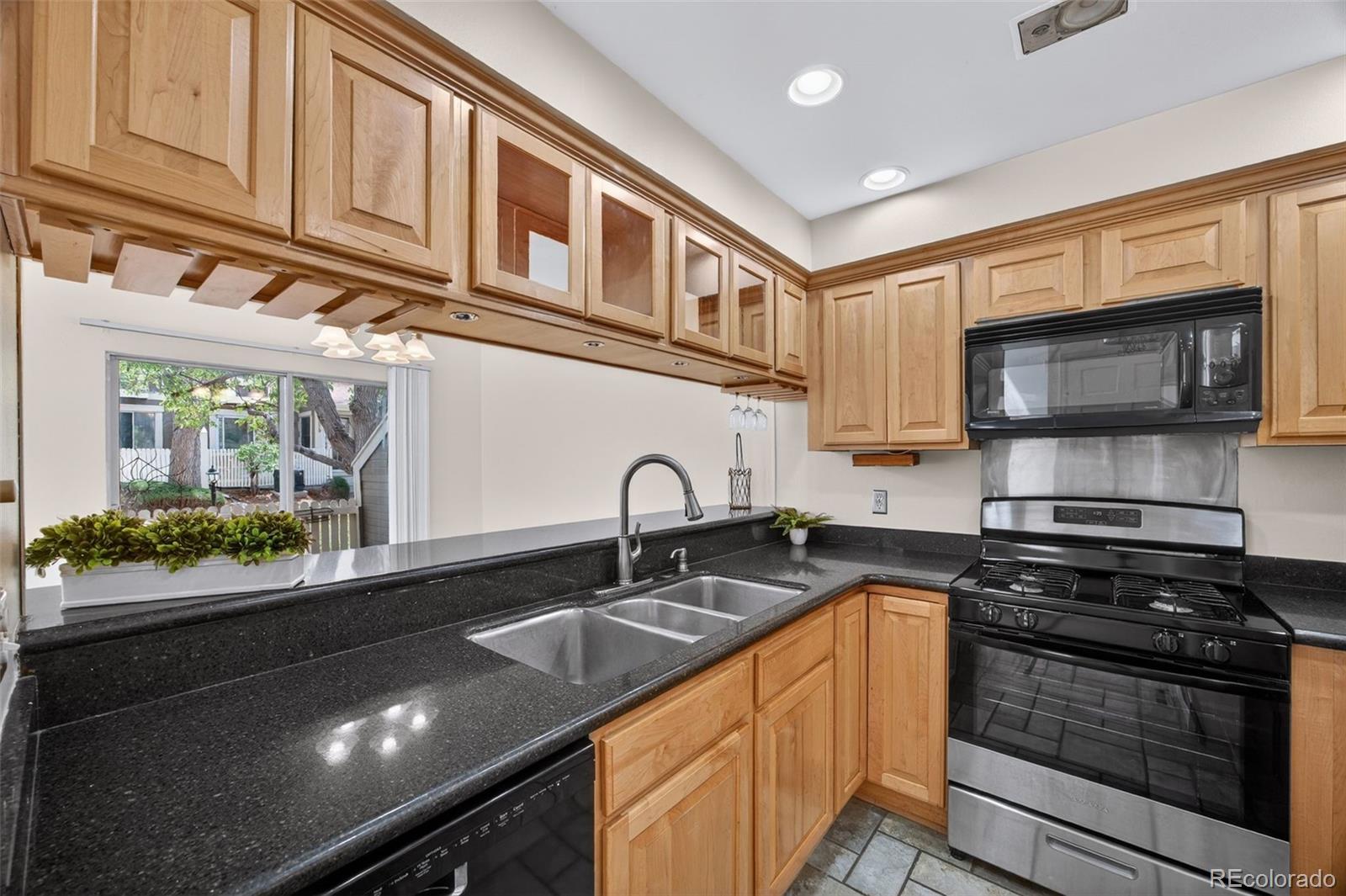 MLS Image #15 for 1990 s helena street e,aurora, Colorado