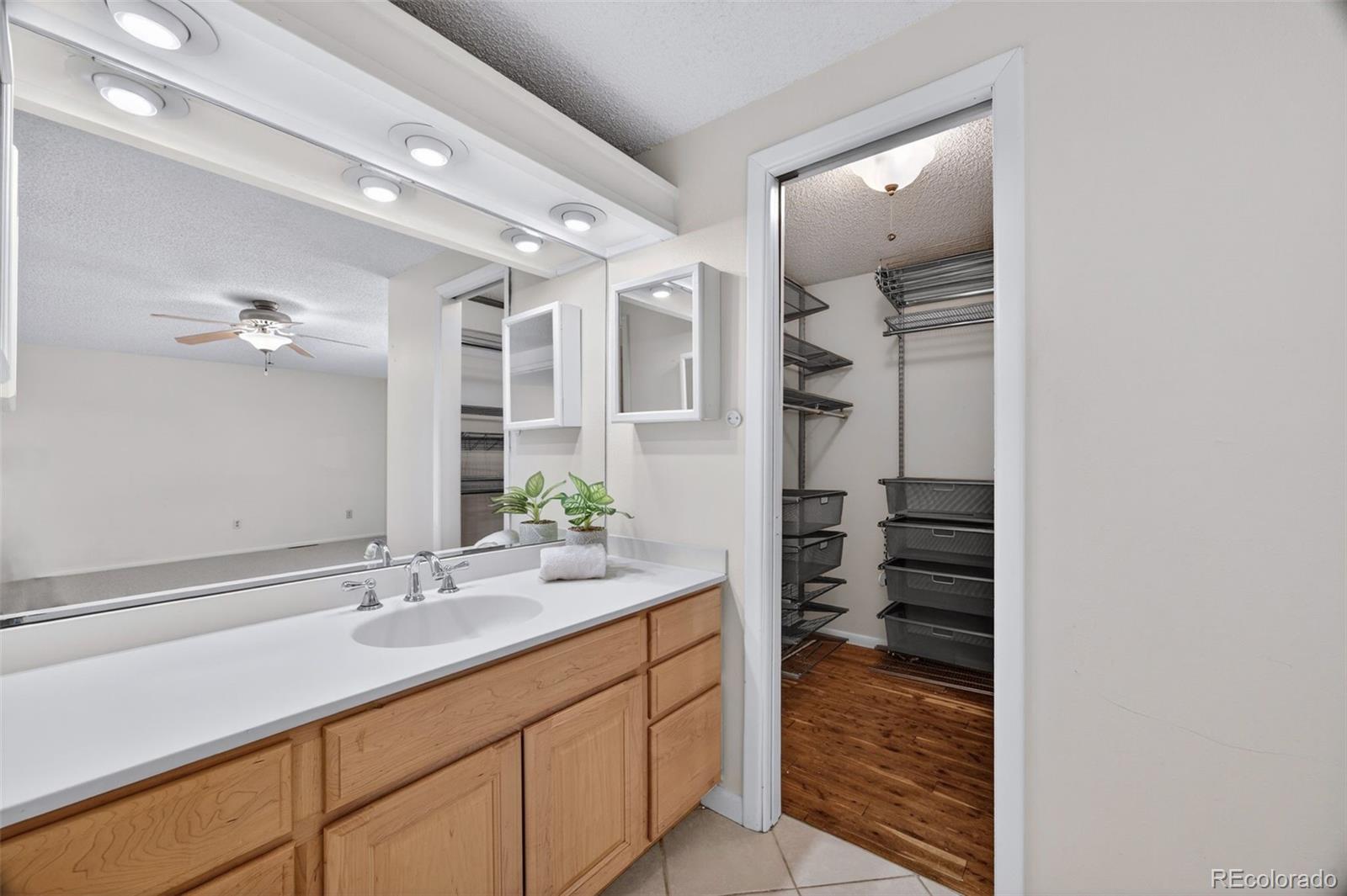 MLS Image #25 for 1990 s helena street e,aurora, Colorado