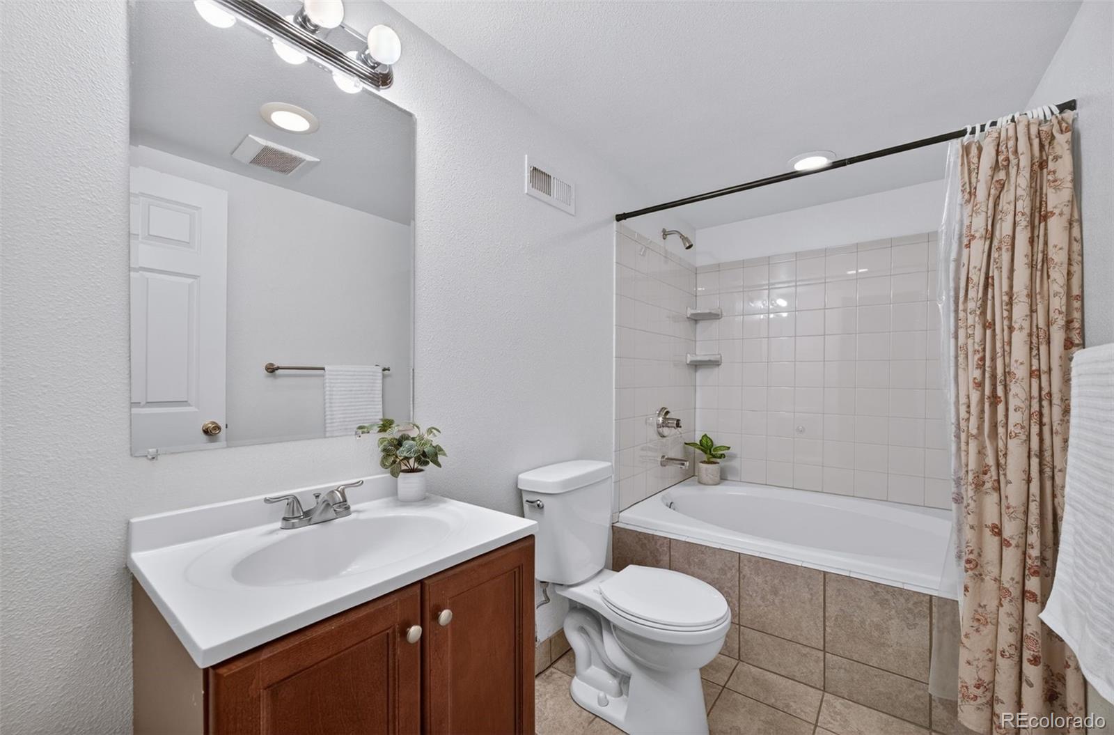 MLS Image #32 for 1990 s helena street e,aurora, Colorado