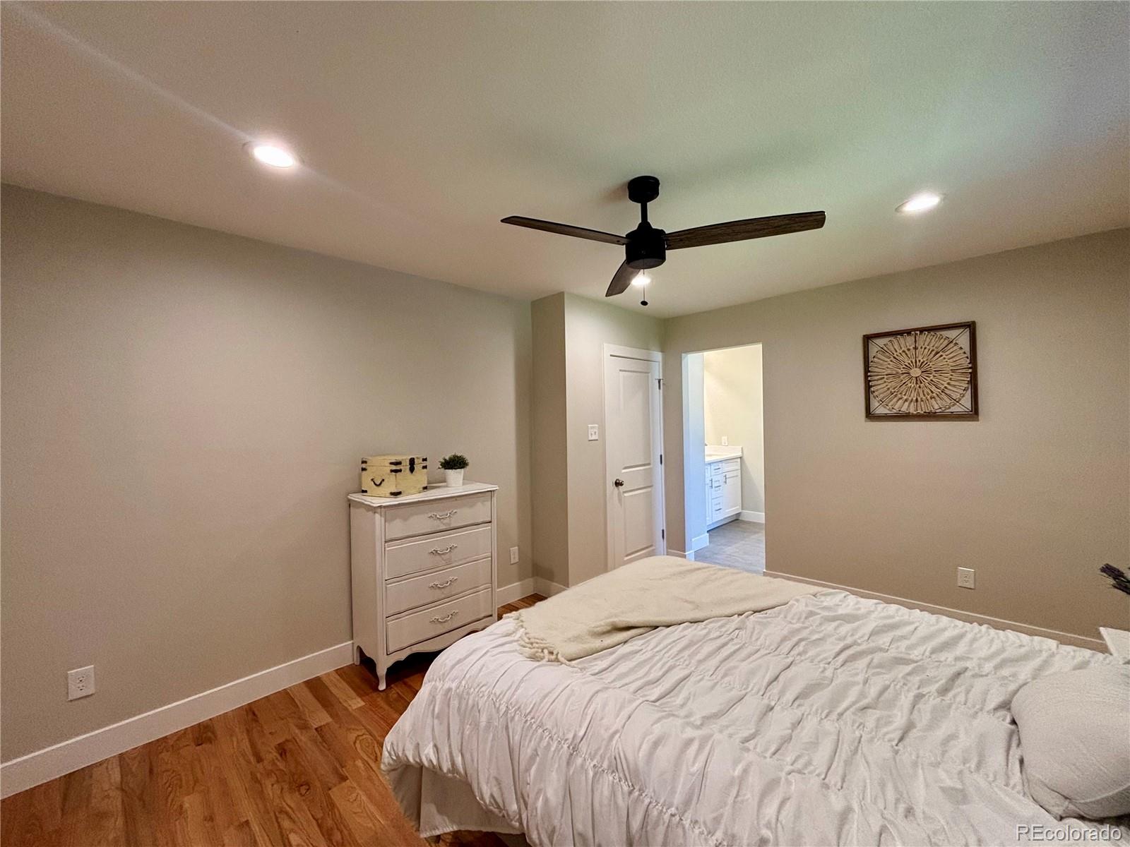 MLS Image #11 for 2582 s high street,denver, Colorado