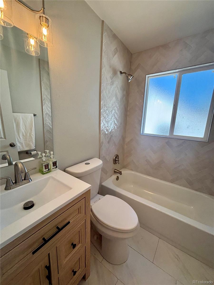 MLS Image #12 for 2582 s high street,denver, Colorado
