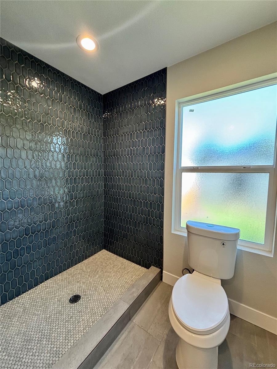 MLS Image #15 for 2582 s high street,denver, Colorado