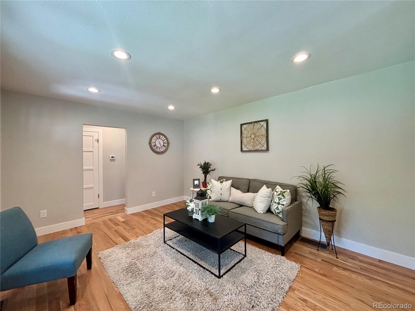 MLS Image #2 for 2582 s high street,denver, Colorado