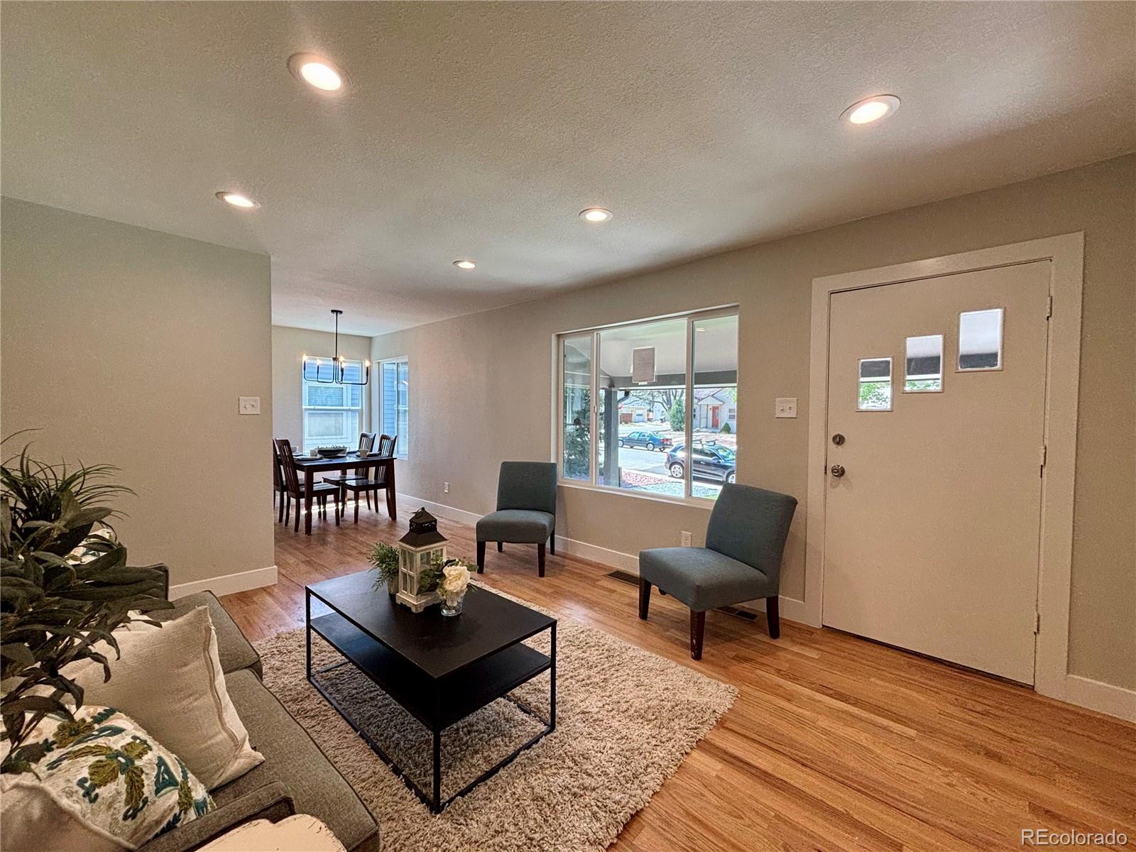 MLS Image #4 for 2582 s high street,denver, Colorado