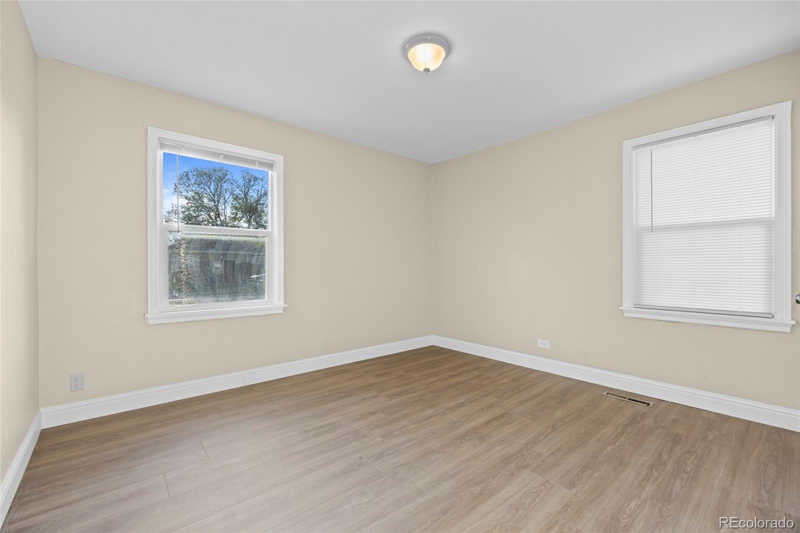 MLS Image #17 for 2060 s knox court,denver, Colorado