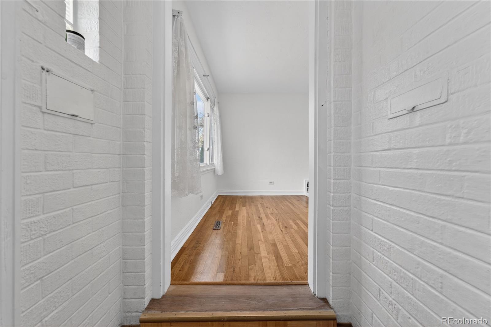 MLS Image #11 for 630 s dale court,denver, Colorado