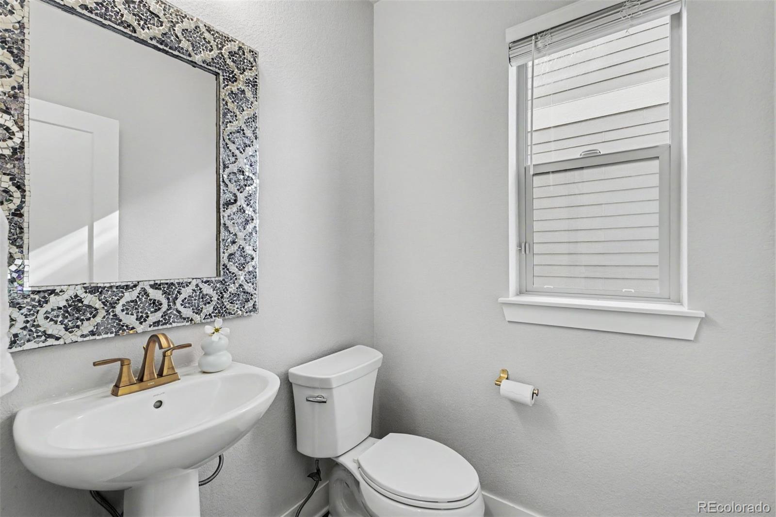 MLS Image #15 for 9982 e 60th avenue,denver, Colorado