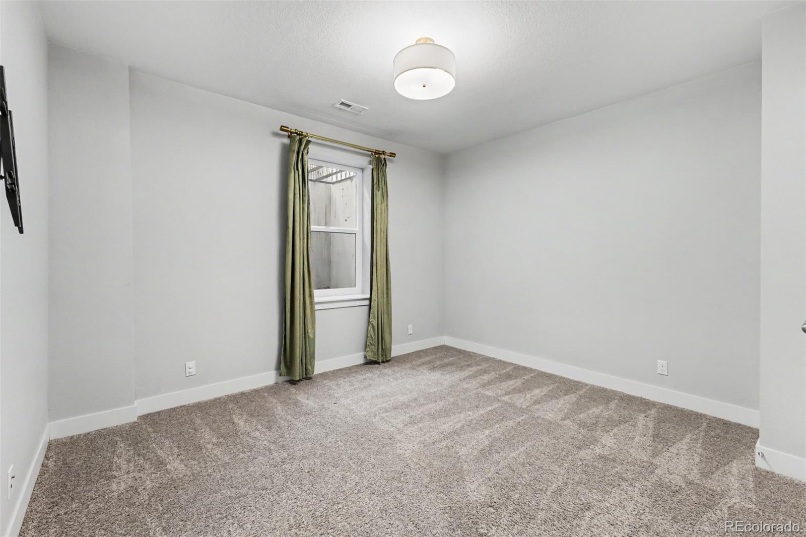 MLS Image #32 for 9982 e 60th avenue,denver, Colorado