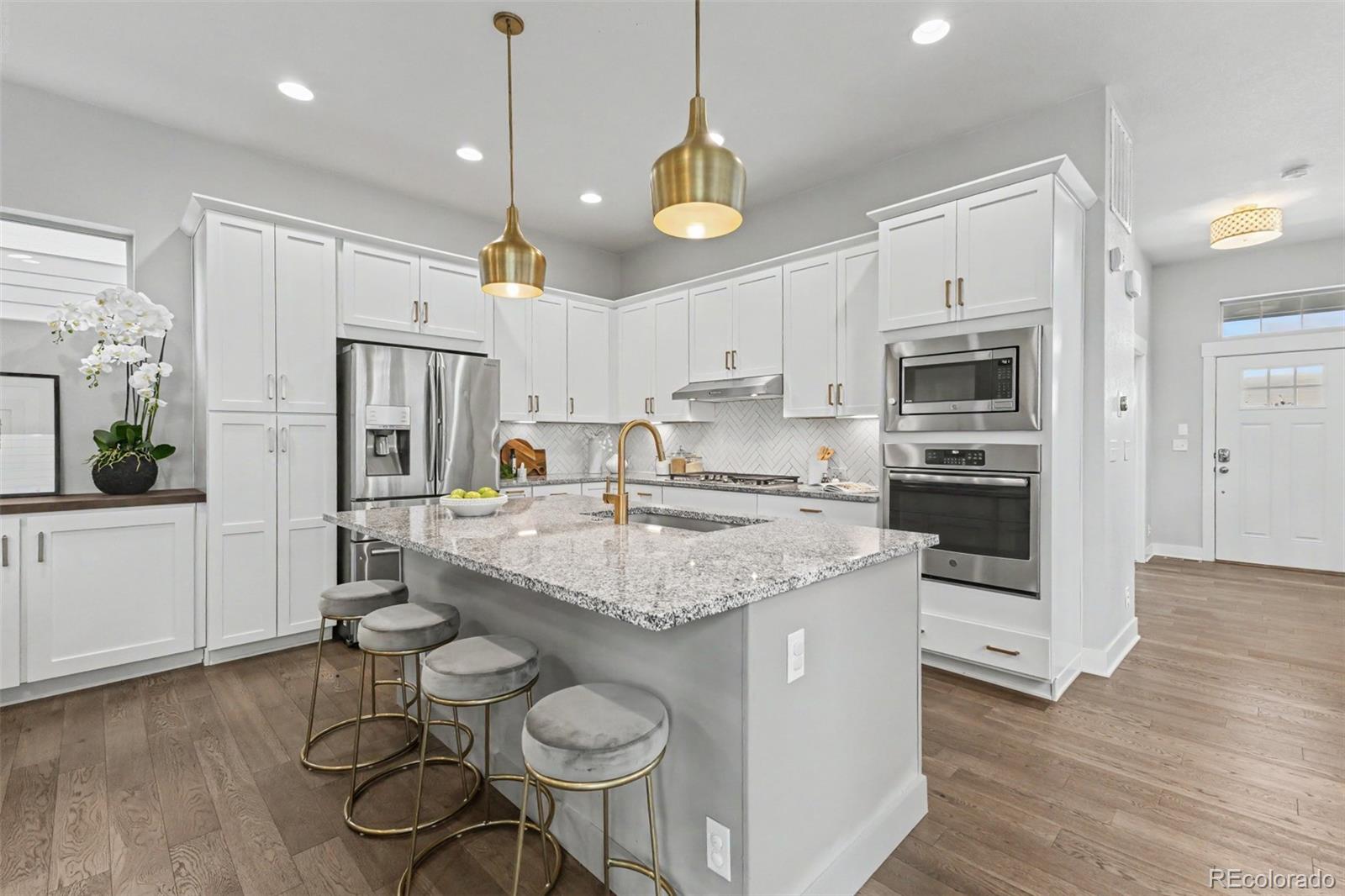 MLS Image #6 for 9982 e 60th avenue,denver, Colorado