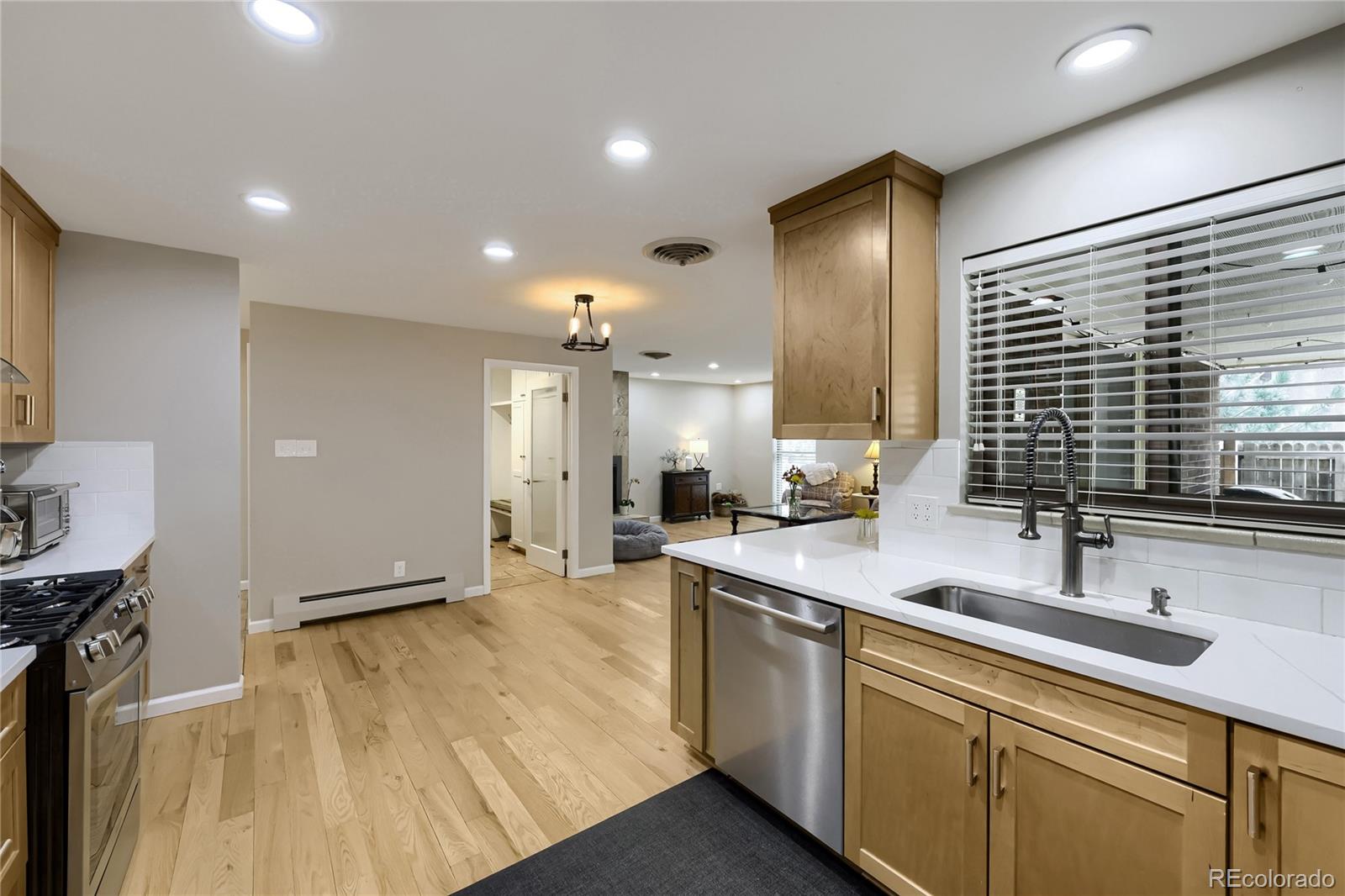 MLS Image #9 for 411  leyden street,denver, Colorado