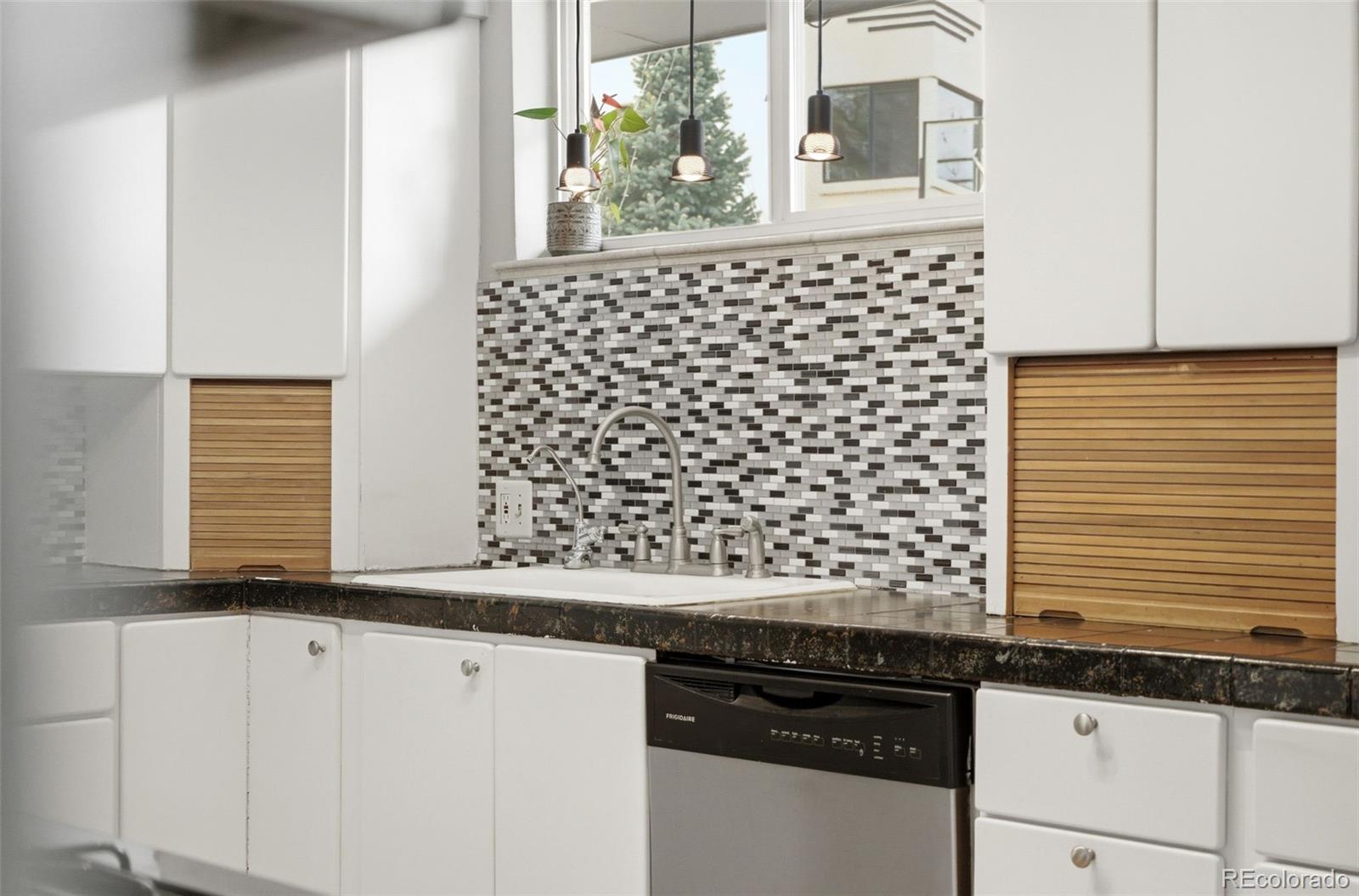 MLS Image #11 for 999 s fillmore way,denver, Colorado