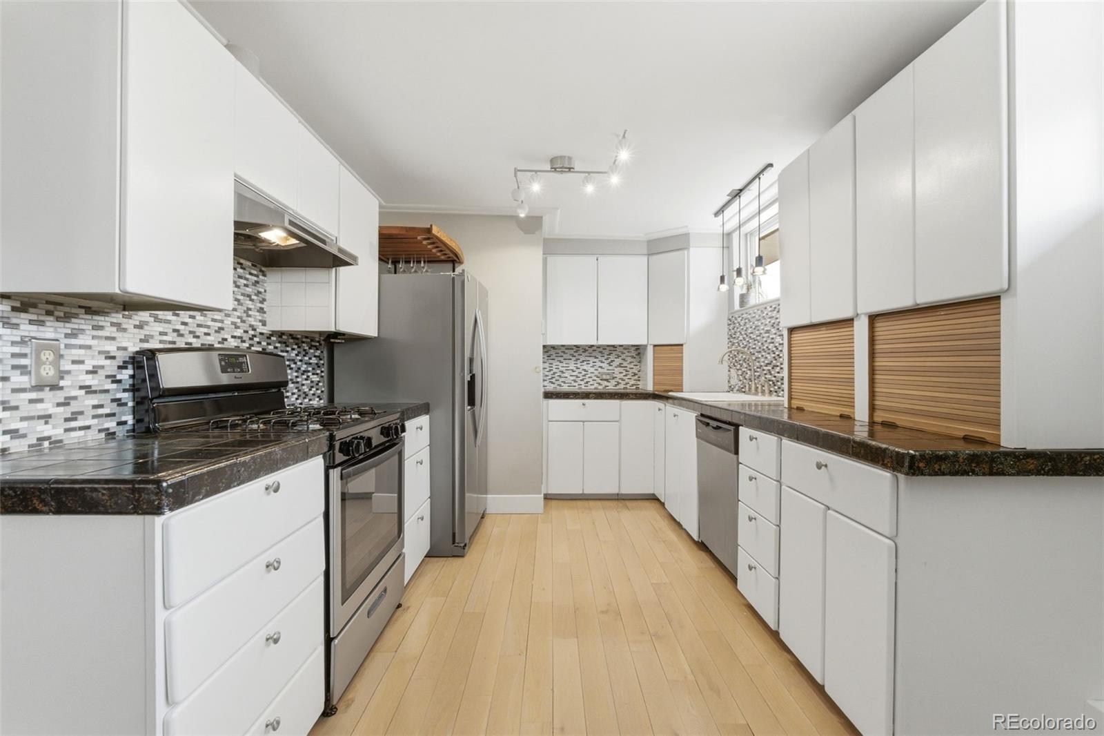 MLS Image #9 for 999 s fillmore way,denver, Colorado